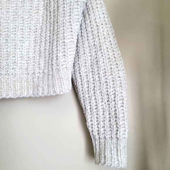 FOREVER 21 Cable Knit Cropped Top Size Small in Off White - Picture 5 of 9